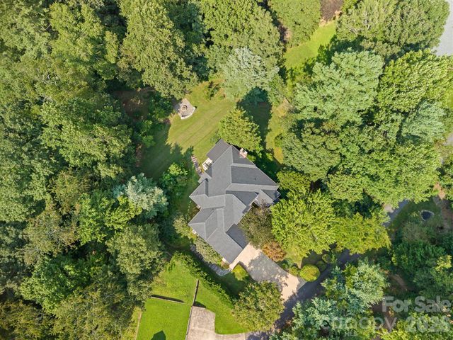 210 Clear Vista Circle, Asheville, NC 28805