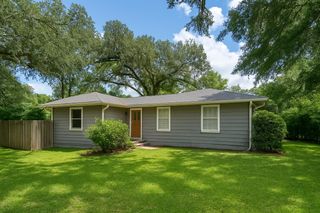 2002 Trescott Drive, Tallahassee, FL 32308
