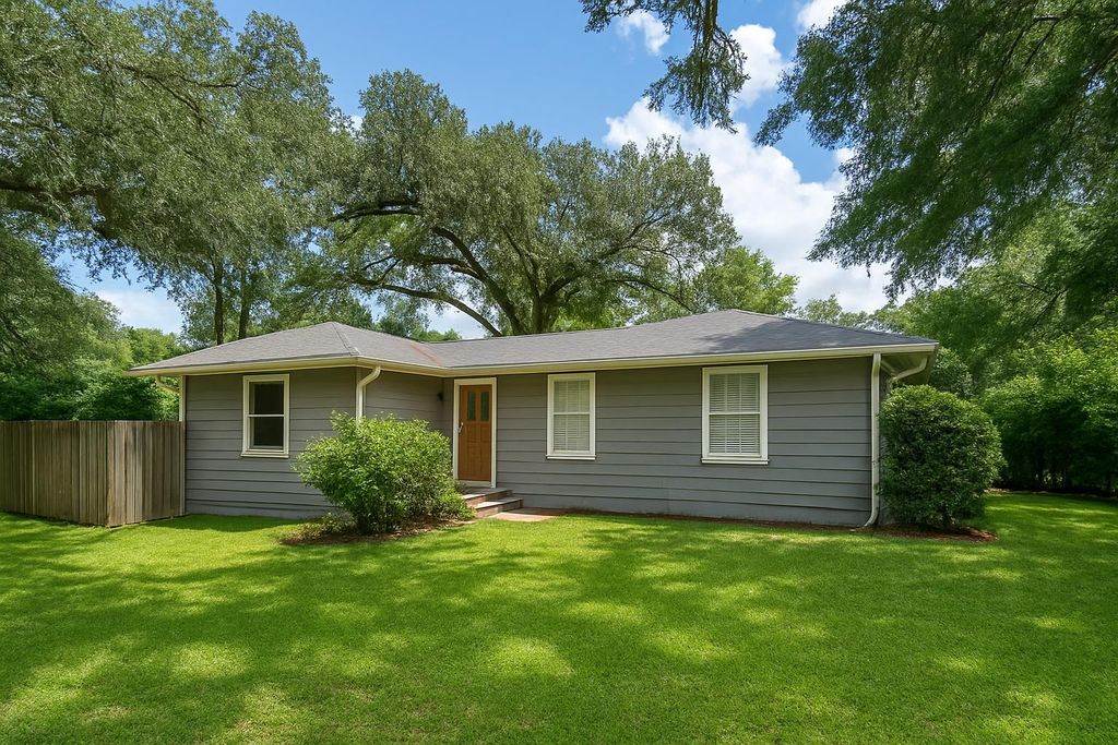 2002 Trescott Drive, Tallahassee, FL 32308