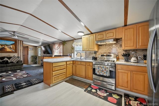 422 Willow Drive, Lochbuie, CO 80603