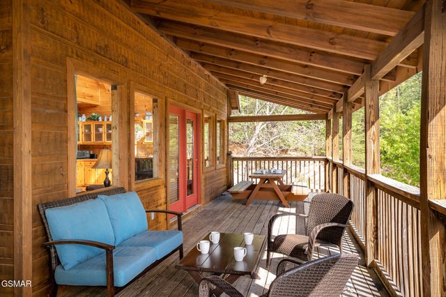 3129 Smokies Edge Road, Sevierville, TN 37862