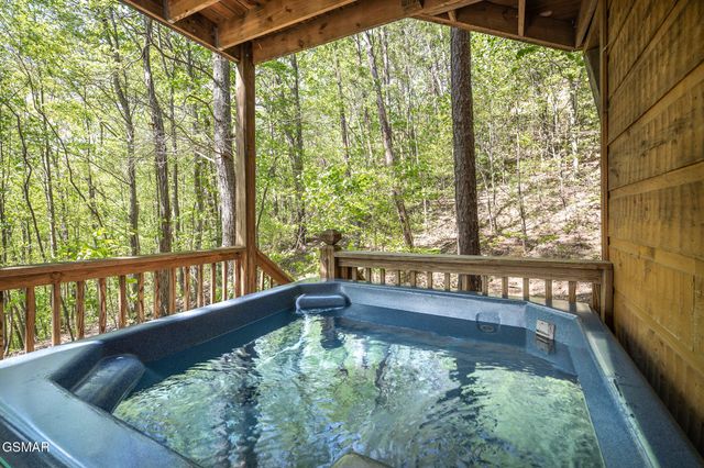3129 Smokies Edge Road, Sevierville, TN 37862