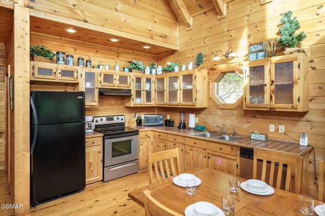 3129 Smokies Edge Road, Sevierville, TN 37862