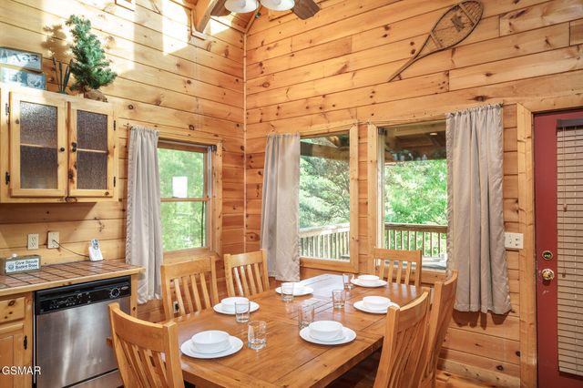 3129 Smokies Edge Road, Sevierville, TN 37862