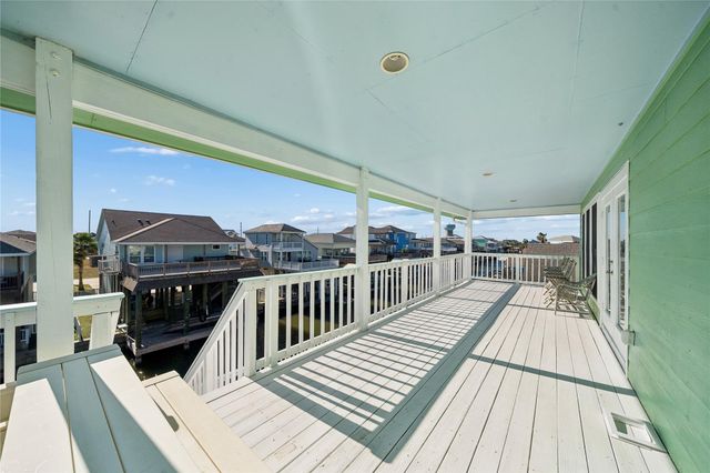 22105 Zapata Drive, Galveston, TX 77554