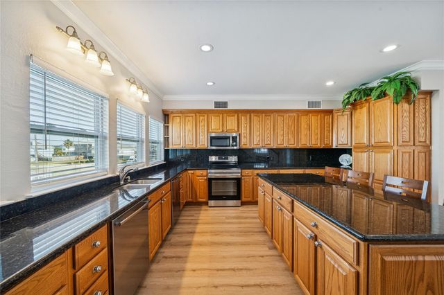 22105 Zapata Drive, Galveston, TX 77554