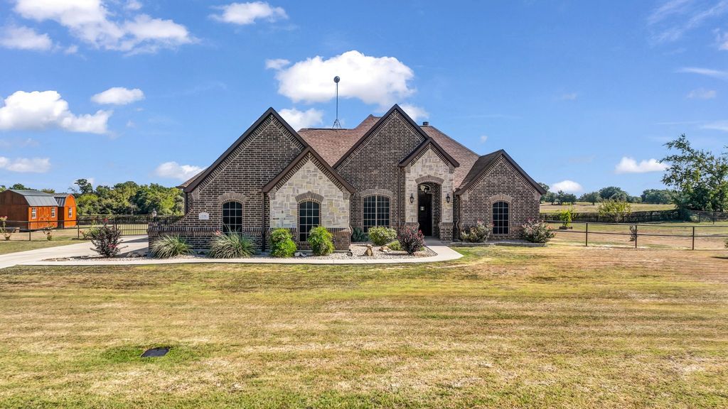 136 Spring Meadow Drive, Springtown, TX 76082