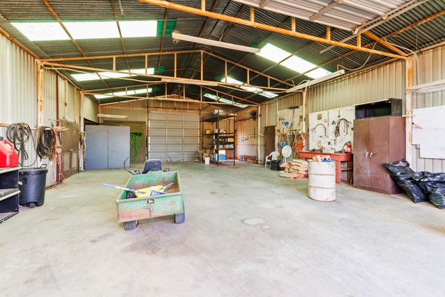 8752 Fm 1749, Sunset, TX 76270