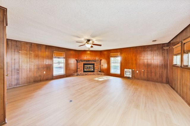 8752 Fm 1749, Sunset, TX 76270