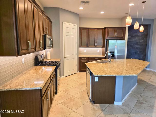 209 E Brookdale Way, Oro Valley, AZ 85755