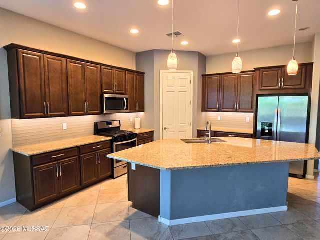 209 E Brookdale Way, Oro Valley, AZ 85755