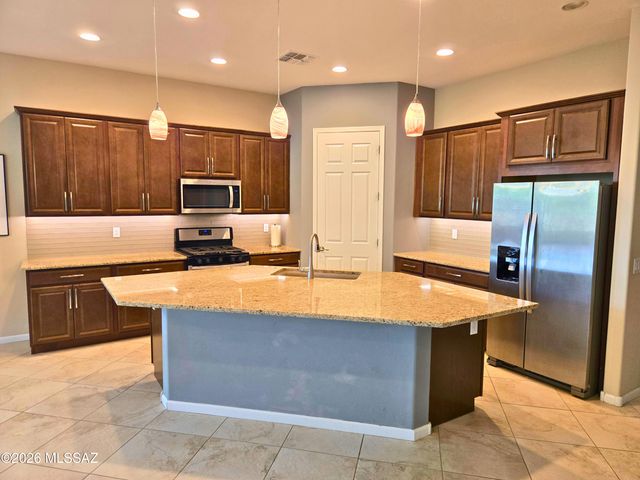 209 E Brookdale Way, Oro Valley, AZ 85755