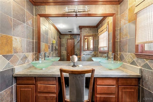 52 Woodberry Road, New Hartford, NY 13413