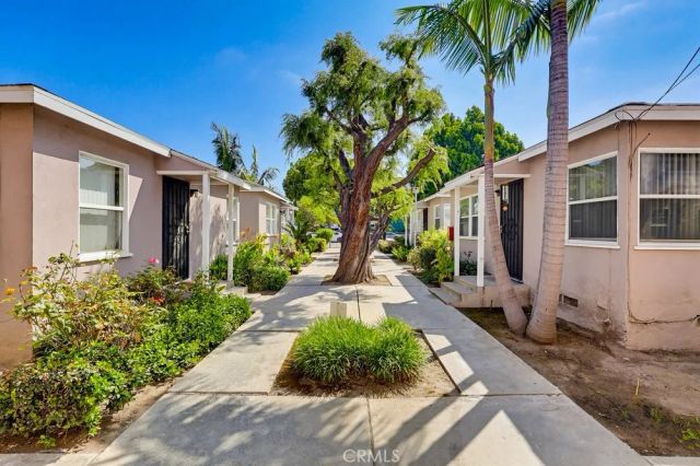 2661 Lime Avenue, Signal Hill, CA 90755