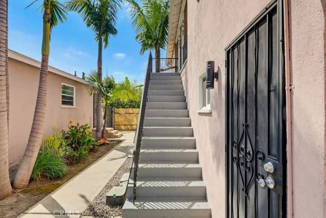 2661 Lime Avenue, Signal Hill, CA 90755