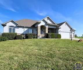 8618 SW 51st St, Topeka, KS 66610