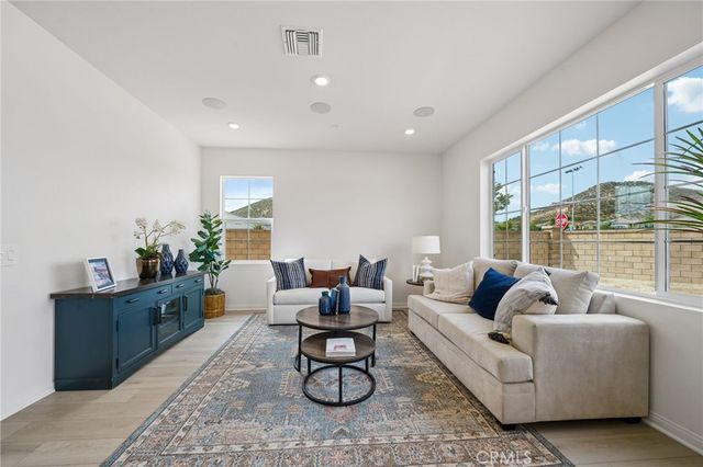 27107 Kodiak Court, Menifee, CA 92586