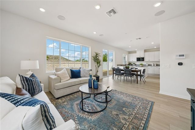 27107 Kodiak Court, Menifee, CA 92586
