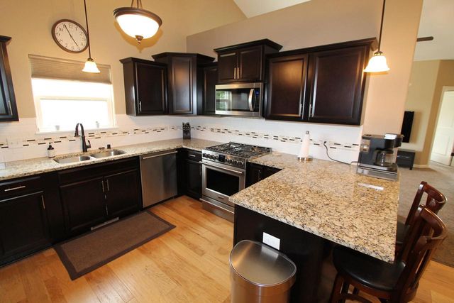282 Settlement DRIVE, Burlington, WI 53105