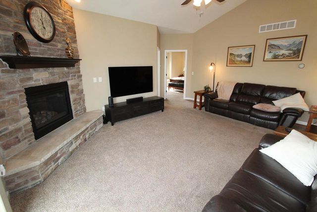 282 Settlement DRIVE, Burlington, WI 53105