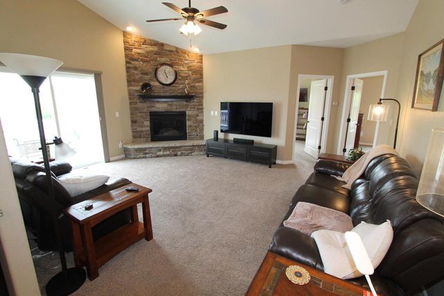 282 Settlement DRIVE, Burlington, WI 53105