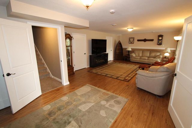 282 Settlement DRIVE, Burlington, WI 53105