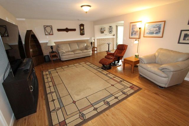 282 Settlement DRIVE, Burlington, WI 53105