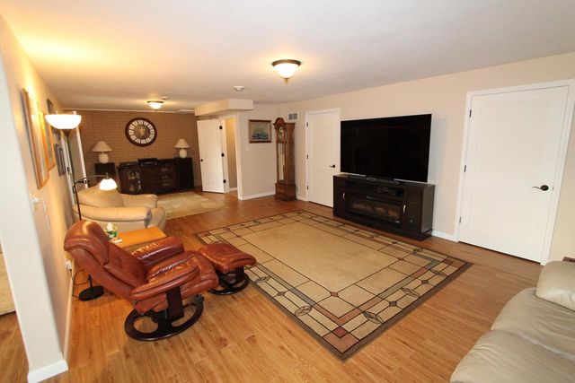 282 Settlement DRIVE, Burlington, WI 53105