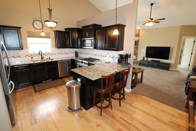 282 Settlement DRIVE, Burlington, WI 53105