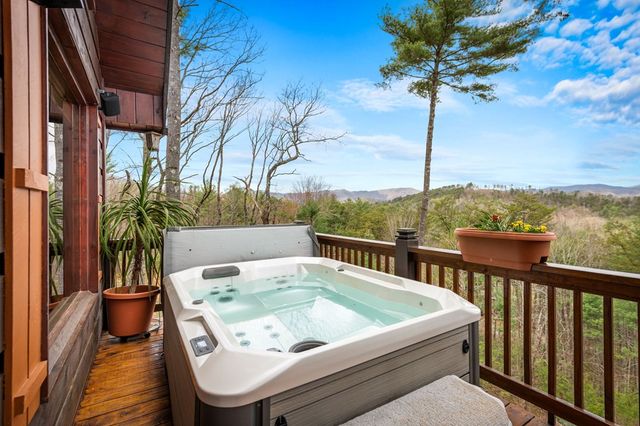 267 Oasis Drive, Blue Ridge, GA 30513