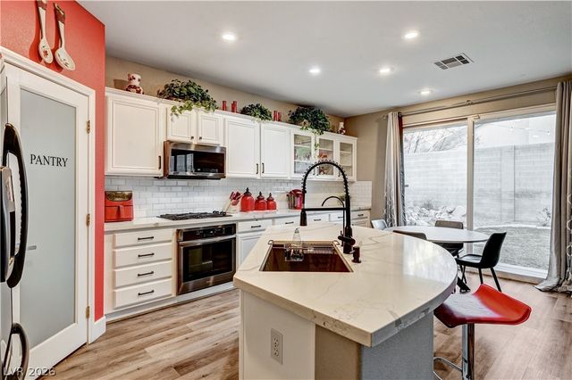 7821 Red Leaf Drive, Las Vegas, NV 89131