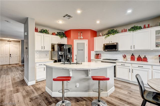 7821 Red Leaf Drive, Las Vegas, NV 89131