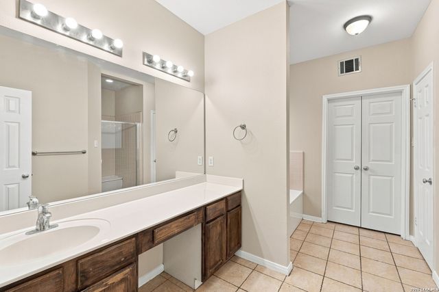 14 DUNTHORTE LN, San Antonio, TX 78250