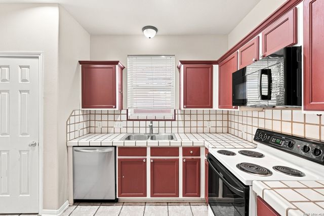 14 DUNTHORTE LN, San Antonio, TX 78250