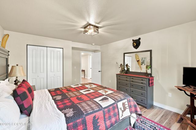 6047 E Sun Crest Drive, Wasilla, AK 99654