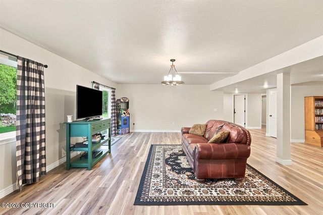 6047 E Sun Crest Drive, Wasilla, AK 99654