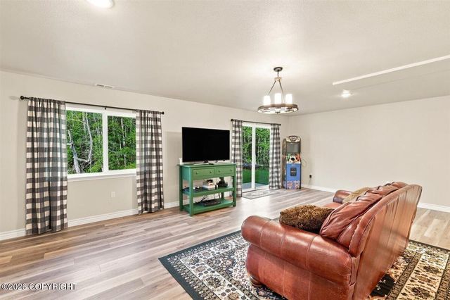 6047 E Sun Crest Drive, Wasilla, AK 99654