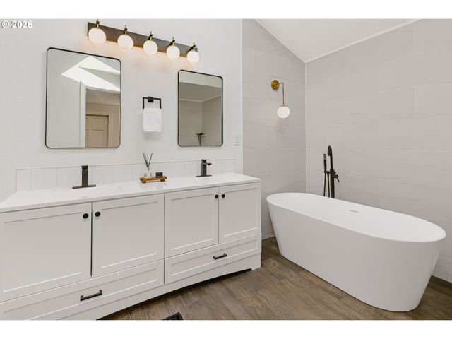 13910 Sw RAWHIDE Ct, Beaverton, OR 97008