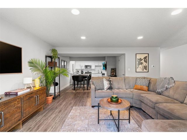 2895 S Locust St, Denver, CO 80222