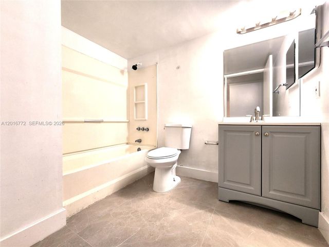 6065 NW 186th St 208, Hialeah, FL 33015