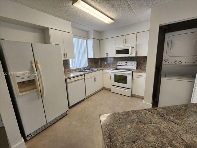 6065 NW 186th St 208, Hialeah, FL 33015