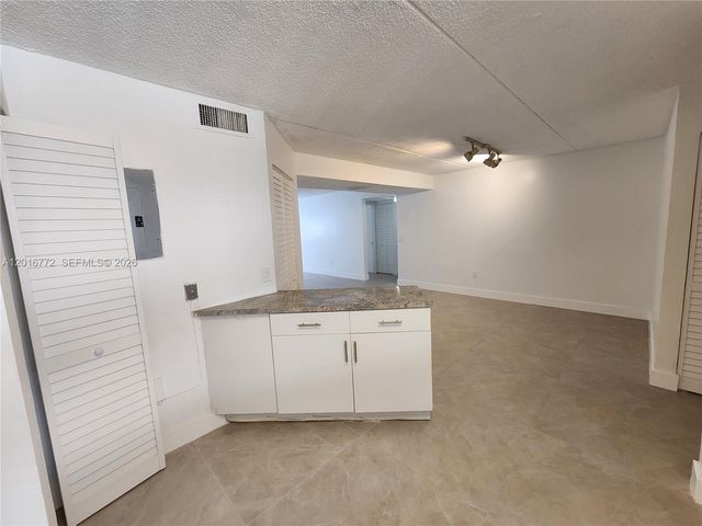 6065 NW 186th St 208, Hialeah, FL 33015