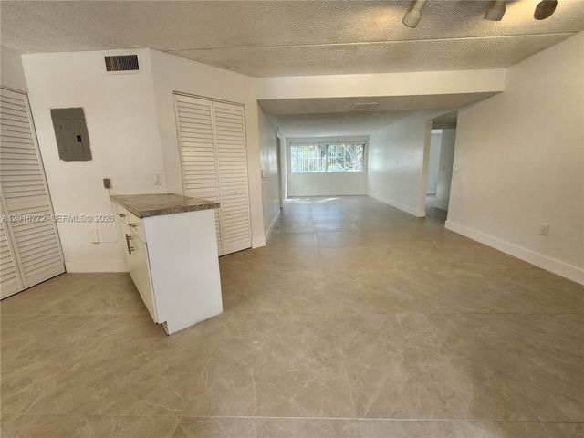 6065 NW 186th St 208, Hialeah, FL 33015