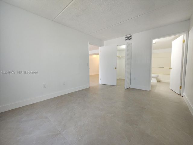 6065 NW 186th St 208, Hialeah, FL 33015