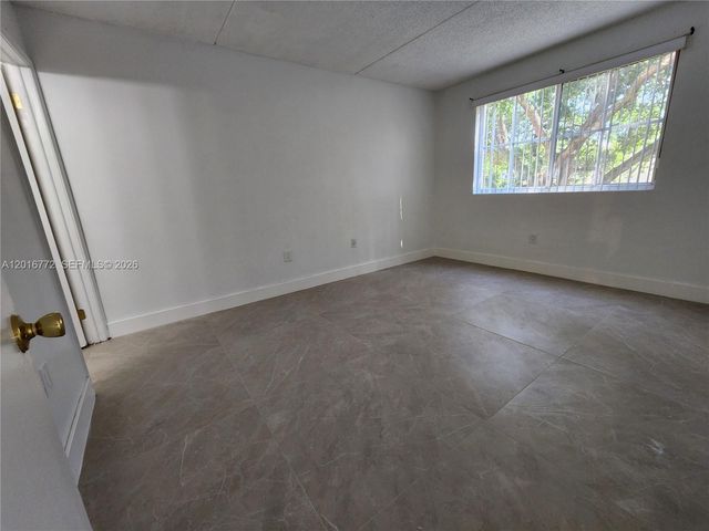 6065 NW 186th St 208, Hialeah, FL 33015