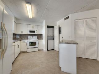 6065 NW 186th St 208, Hialeah, FL 33015