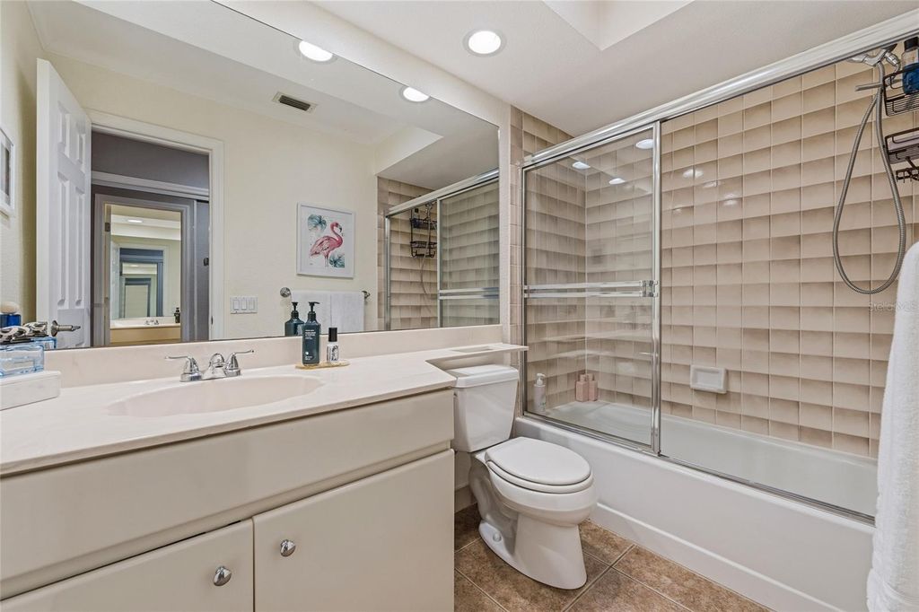 Image 17 of property listing at 6349 PARSON BROWN DRIVE, Orlando, FL 32819