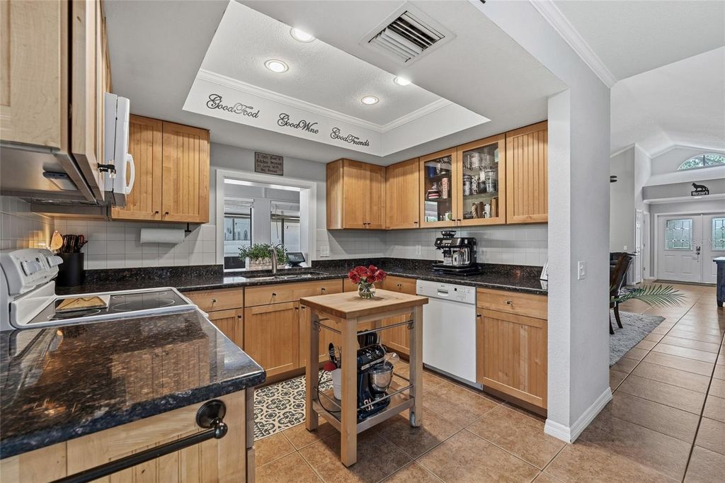 Image 6 of property listing at 6349 PARSON BROWN DRIVE, Orlando, FL 32819
