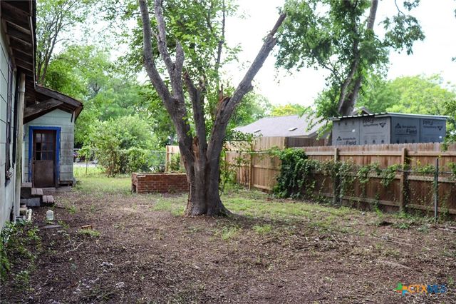 803 3rd Street, Lockhart, TX 78644