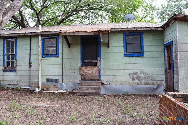 803 3rd Street, Lockhart, TX 78644